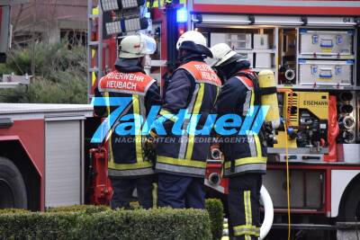 Mögglingen: Wohnhausbrand - Nachbar rettet Seniorin, Feuerwehr 55-jährige aus Brandhaus - alle 3 verletzt