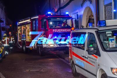 Spektakulär: Wilde Verfolgungsjad der Polizei endet in schwerem Frontalcrash - Festnahme und Grosseinsatz - Unfallgegner schwer eingeklemmt