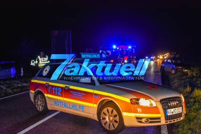 Schwerer Verkehrsunfall im Kraichtal fordert 2 Verletzte: Ehepaar übersieht Ford Focus - Rettungskräfte im Einsatz