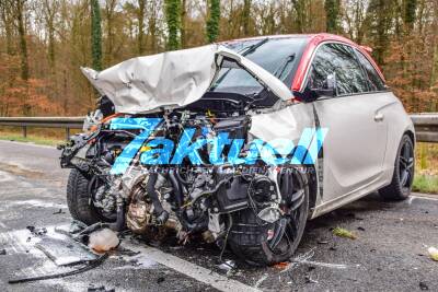 Schwerer Frontalcrash auf dem Weg zum Faschingsumzug: 6 Schwerverletzte nach riskantem Überholmanöver