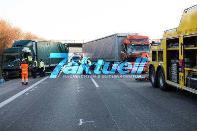 Vollsperrung A81 nach LKW Unfall - 3 LKWs teils schwer beschädigt - mind. 1 Fahrer verletzt