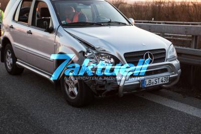 Vollsperrung A81 nach LKW Unfall - 3 LKWs teils schwer beschädigt - mind. 1 Fahrer verletzt