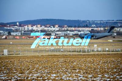 Großalarm für Feuerwehr am Flughafen Stuttgart bei Landung von NATO-Flugzeug