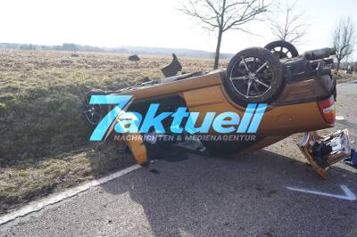 Unfall zwischen PKW und Traktor - Pkw hat sich Überschlagen - 2 Verletzte