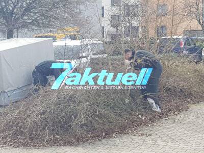 Fotoupdate: Tötungsdelikt im Karlsruher Stadtteil Oberreut - Spezialkräfte der Polizei im Grosseinsatz