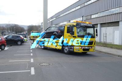 Rentner verursacht hohen Sachschaden mit 5 Fahrzeugen