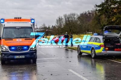 Schwerer Frontalcrash auf Kreisstrasse fordert 2 Verletzte: Audi kracht in Peugot, schleudert in Acker und prallt gegen Baum - Philippsburg