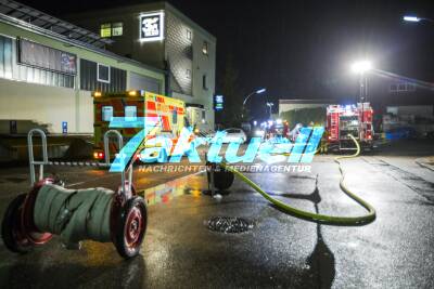 Kellerbrand in Mehrfamilienhaus fordert Feuerwehreinsatz und offenbar 2 verletzte Kinder