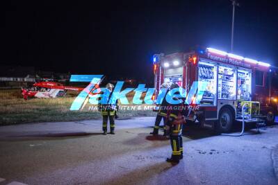 18-Jähriger Fahranfänger rast mit hoher Geschwindigkeit frontal gegen zwei Bäume und fällt einen - Fahrer lebensgefährlich verletzt mit speziellem Nachtrettungshubschrauber in Klinik geflogen