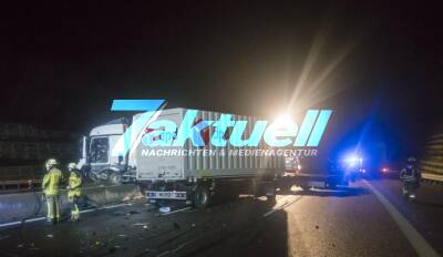 A81: Vollsperrung nach schwerem LKW-Unfall: LKW verliert Anhänger, nachfolgender fährt auf und bricht durch Mittelleitplanke