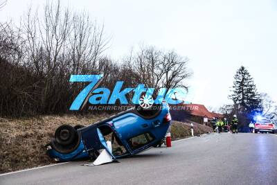 Schlat Gairenbuckel Schwerer Frontalzusammenstoss. Ein PKW überschlägt sich und landet auf Dach