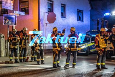 Van crasht in Auto auf Kreuzung - Vorfahrtsunfall mit mehreren Verletzten