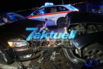 Unfall beim Abbiegen: Zwei schwer und vier leicht verletzten Personen