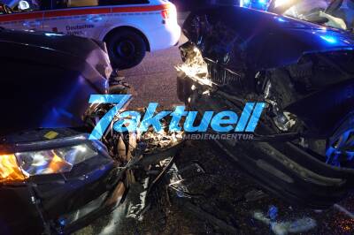 Unfall beim Abbiegen: Zwei schwer und vier leicht verletzten Personen