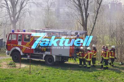 Frau wollte Pommes in einer Pfanne machen: Küchenbrand in Besigheim breitet sich aus - Löscharbeiten dauern über Stunden
