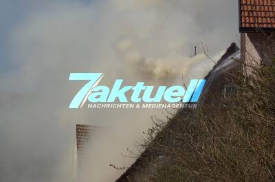 Frau wollte Pommes in einer Pfanne machen: Küchenbrand in Besigheim breitet sich aus - Löscharbeiten dauern über Stunden