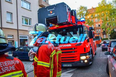 Küchenbrand in Mehrfamilienhaus: Mutter war abgelenkt und setzt Küche in Flammen - Evakuierung und Grosseinsatz