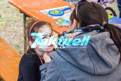 Traditionelles Loschter Handkeesfest lockt Tausende Besucher in den Maiblumenwald in der Pfalz