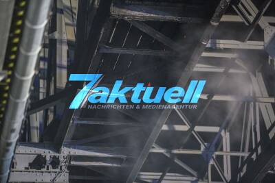Brand an der alten Ölmühle in Marbach: Dutzende Tausend-Liter-Fässer und Container gehen in Flammen auf - Feuerwehr kann übergreifen auf Lagerhalle verhindern