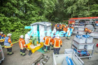 Geprobt für den Ernstfall: Feuerwehr Allmersbach, Backnang, Auenwald und Winnenden üben den Gefahrguternstfall