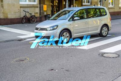 PKW erfasst 68-Jährige Frau an Zebrastreifen frontal: Schwerverletzte Frau - Starker Blutverlust und offene Frakturen