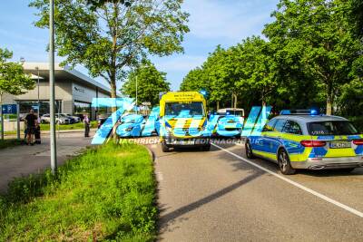 PKW überschlägt sich nach Crash in Karlsruhe und landet auf Dach