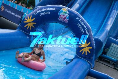 City-Slide in Stuttgart - Großes Wasser-Rutschenevent im Neckar Park