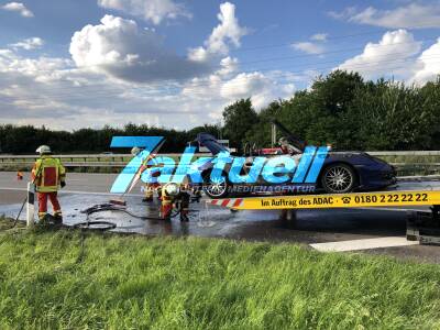 Porsche brennt vollständig auf B27 aus, langer Stau wegen Löscharbeiten der Feuerwehr