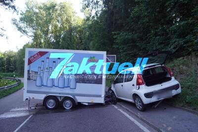 Getränke-Anhänger löst sich von Anhänger und prallt mit Gegenverkehr zusammen - 1 Verletzter - K1702 Steinheim / Kleinbottwar Kreis LB