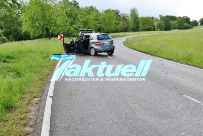 Insekt löst schweren Unfall aus: 28 jähriger kracht in insgesamt 4 Fahrzeuge- Mehrere Verletzte - Fahrzeuge stark deformiert - Landstraße voll gesperrt
