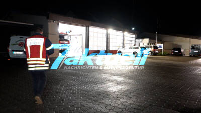 Extremwetter: Berglen läuft voll - Feuerwehr kommt nicht aus dem Magazin - Hauptstraße wird zum reißenden Fluss