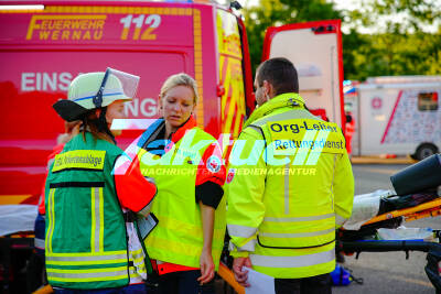 Großübung in Wernau Rettungskräfte simulieren Ammoniakaustritt in Eishalle - Mehrere Hilfsorganisationen im Einsatz