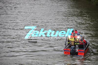 Großeinsatz mit Hubschrauber am Neckar: Offenbar Personensuche im Wasser - Oder nur Treibholz?