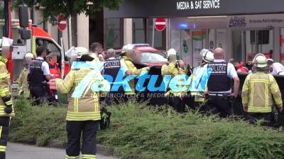2 Tote: GLK rast in Fußgängergruppe - zwei Frauen sterben - Jugendlicher schwer verletzt - Großeinsatz in Nürtingen