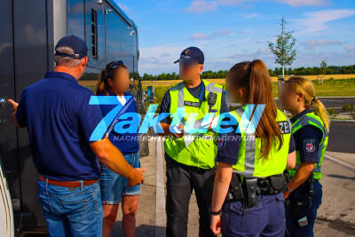 Großkontrolle der Polizei im Reise und Ferienverkehr