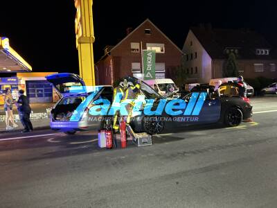 (Alkoholfahrt?) Abbiegeunfall an Tankstelle - 2 Kinder und 1 Erwachsener Verletzt
