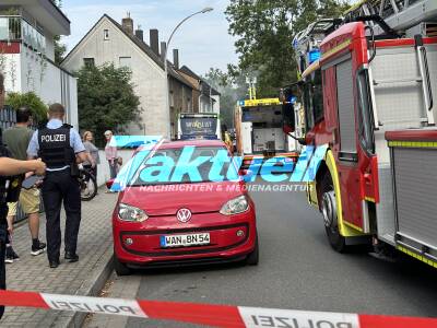 Dachgeschosswohnung in Vollbrand, Feuerwehr befand sich mit 3 Löschzügen im Einsatz