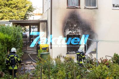 Feuer in Lagerraum - Flammen schlagen aus Fenster - 80.000€ Schaden bei Feuer in Waiblingen