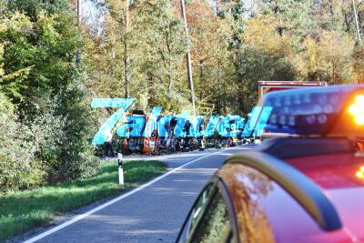 Motorradfahrer kracht frontal in Müllauto- Zweiradfahrer schwerst verletzt - Müllauto überschlägt sich und landet im Graben - Straße zwischen Hertmannsweiler und Stöckenhof voll gesperrt