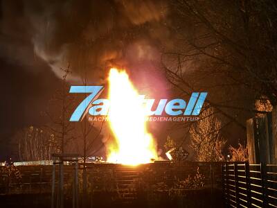 Mehrere Spezial-LKWs in Vollbrand - Betonpumpen der Fa. Putzmeister bei Betonherstellern abgebrannt