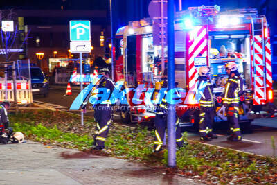 Großeinsatz für die Feuerwehr: Brand an Grundschule Theodor Fontane – Massenanfall von Verletzten ausgerufen  Brand in Grundschule beendet, fröhlichen Weihnachtsmarkt