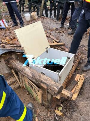 Einsatzmaßnahmen im Zusammenhang mit der Räumung einer besetzten Waldfläche - Person aus hilfloser Lage gerettet