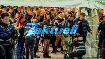 A8: Großkontolle wegen Techno Rave - 32 Anzeigen wegen BTM -  STUTYARD - Tausende Raver stehen am Einlass vor der Messe