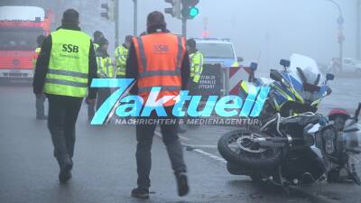 Motorrad kracht frontal gegen Linienbus, der aus Haltestelle auf die Mittlere Filderstraßen fahren wollte -  Motorradfahrer schwer verletzt