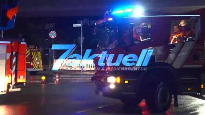 Großbrand: Flammen schlagen aus Otto Quartier - Löscheinsatz mit mehreren Drehleitern - Mehrere Millionen Schaden - Rettungskräfte aus 3 Landkreisen am Weihnachtstag im Einsatz