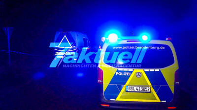 Mit Kugelbombe versehentlich in den Tod geböllert. - Polizei stellt Pyrotechnik sicher - Bestatter fährt ab - Tödlicher Pyrotechnik-Unfall