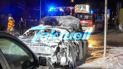 Audi Q5 Sportback vollständig ausgebrannt - Feuer drohte auf Wohnhaus überzugreifen
