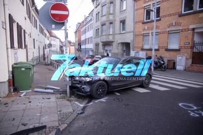 Verkehrsunfall mit zwei beteiligten PKW - hoher Sachschaden