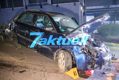 Fahrer unter Alkohol- & Drogeneinfluss landet nach Crash auf Möbelparkplatz