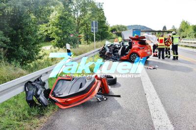 22-Jähriger kommt auf die Gegenfahrbahn und kracht frontal in LKW – Person in PKW eingeklemmt - Rettungshubschrauber im Einsatz, Vollsperrung der B29 in beide Richtungen
